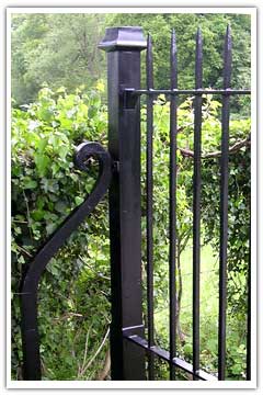 Agricultural / farm style automated gates detail