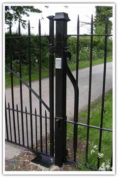 Agricultural / farm style automated gates