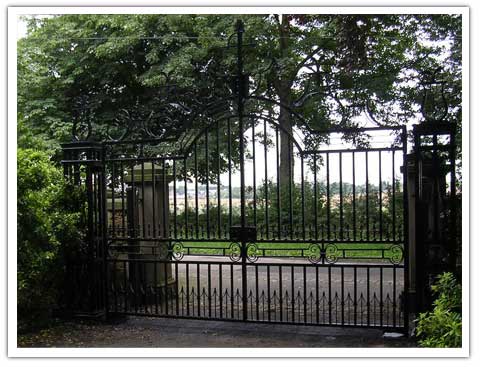 Hudhill Hall Gates