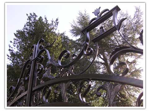 Photo of the top of the Hunting Lodge Gate