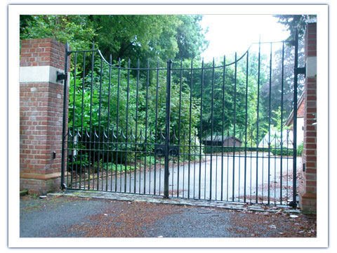 Kingswood hanger gates