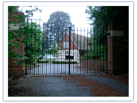 Kingswood hanger gates