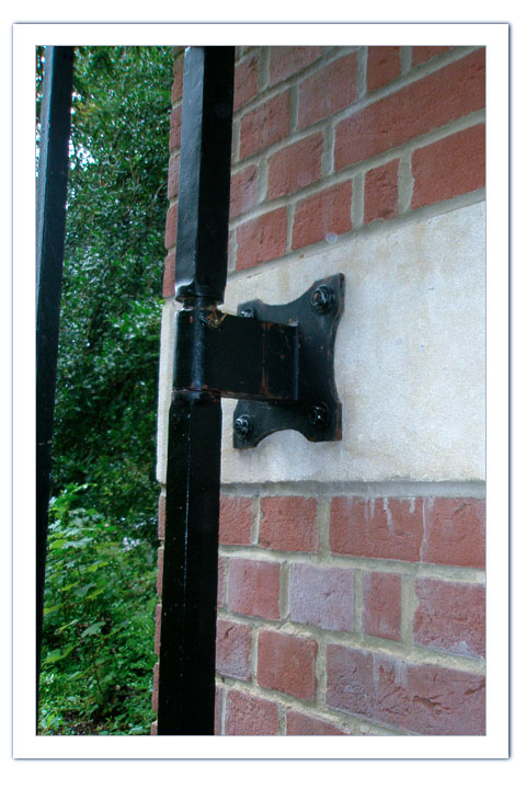 Kingswood hanger gates