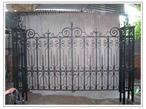 Photo of Late 18th century country gates with piers 