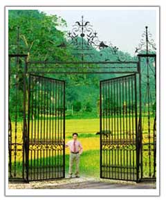 photo of Cheveley Rectory Gates