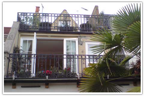 Victorian inspired balcony railing Design